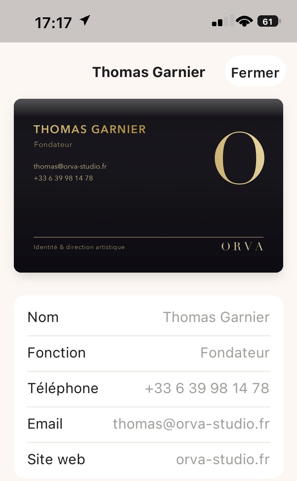 La fiche obtenue : nom, téléphone, e-mail et site web extraits de la carte dorée.